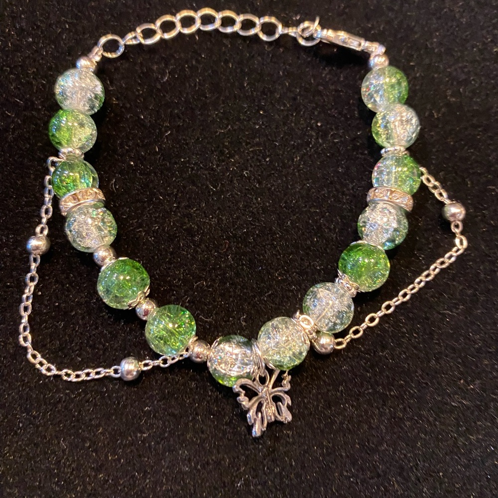 Stylish Green Beaded Bracelet with Silver Charm
